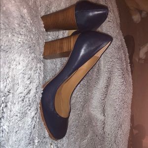 Cute pumps navy Royal-ish blue. 4in heel